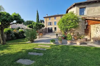 Image de Appartement de charme ' Aux deux vieux platanes\"