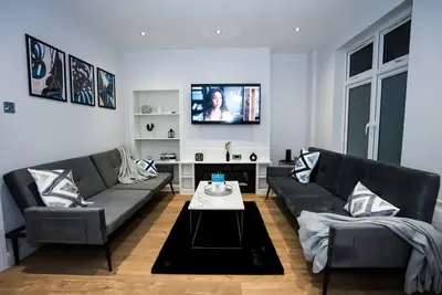 Image de 3 Bed Modern House Sleeps 7 (Driveway and Free Netflix)