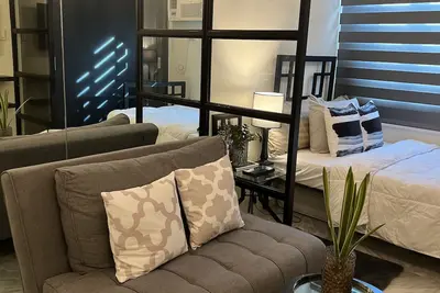 Image de Luxury Home In The City. Located at the center of the City.