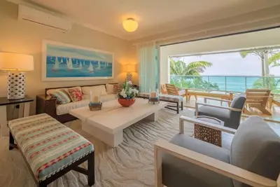 5Bedroom luxurious Beachfront Ph\n\n