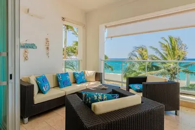 Image de 14 Stunning Beachfront Condo for Big Families\n\n