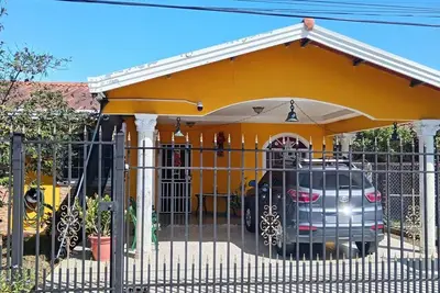 Image de Amplia y cómoda residencia\n\n