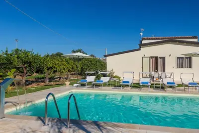 Profumo di Zagara 6+2, Emma Villas