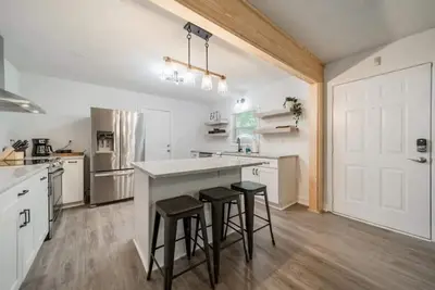 Image de Charming 4 bedroom house just outside of Uptown