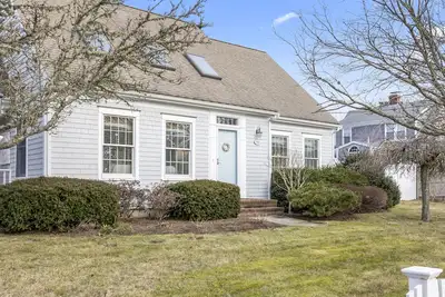 Image de Walk to beach, ball fields, Chatham Bars Inn and town from this central location