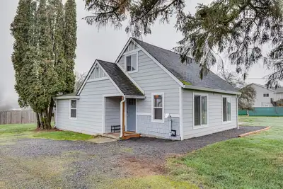 Image de Charming Happy Valley Home: 13 Mi to Portland!