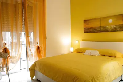 Image de Sun&Moon Accommodation 15 m walk from the center of Bari. Well-serviced area. \n