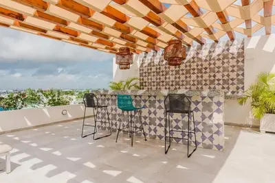 Image de Cost minimalist & modern condo. Excellent location downtown. Close to the beach.