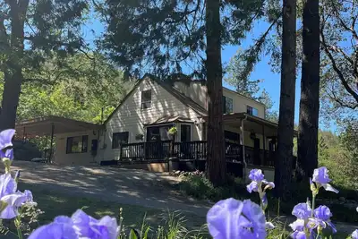 Image de Cozy home in Medford Oregon. Pet-Friendly!