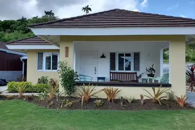 Image de Newly built serene modern artistically designed villa 15 minutes from Ocho Rios!