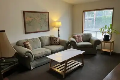 Image de Cozy Apartment Blocks from Downtown Eugene