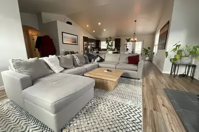 Image de Cozy family home, perfect mid valley location\n