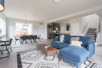 Cool Hillsboro 4br, by Blueground