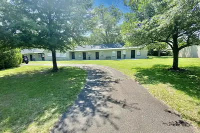 Image de Private Villa 5 min to Perry Fair Grounds, Eateries, Cafe, Shops & Locale Music.