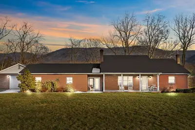 Image de Riverside Retreat | Fishing | Hot Tub - Sleeps 20+