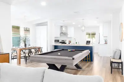 Image de Ev Charger L2 Cozy Home short distance to Downtown Riverside