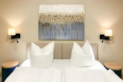 Image de Modern Upper-Floor Suite with Terrace for Families and Groups