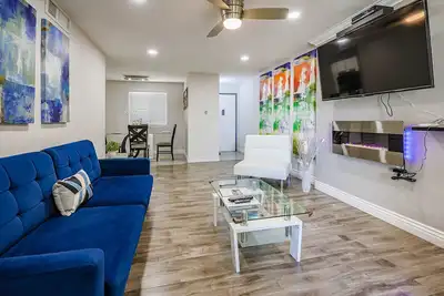 Image de Fine 1br w/Pool, Hot Tub & Fit Center!