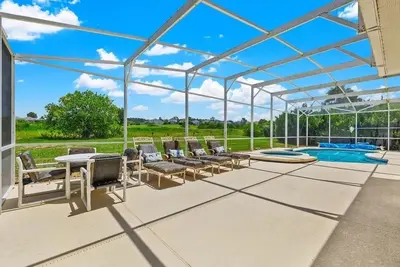 Image de ⭐New Listing | 7 Bed Gated Villa | Extended Pool Deck | Golf Course Views! ⭐