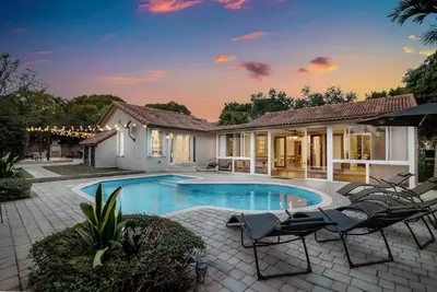 Image de Quiet 4br Villa w/ Hot Tub, Games & Fenced Yard