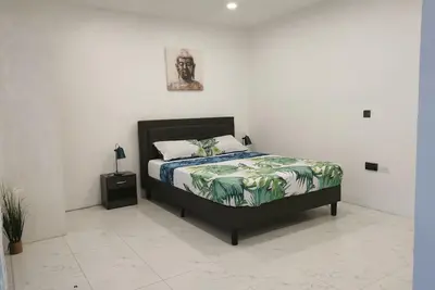 Image de Lucy's Sunny Villa apartments, spacious & modern, your ideal tropical retreat.