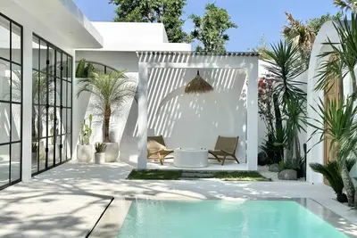 Image de Melrose: Tropical Two- bedroom Villa in Bingin