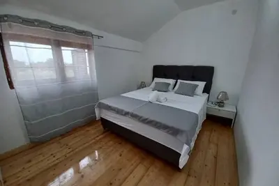 Image de 5-bedrooms, near the beach