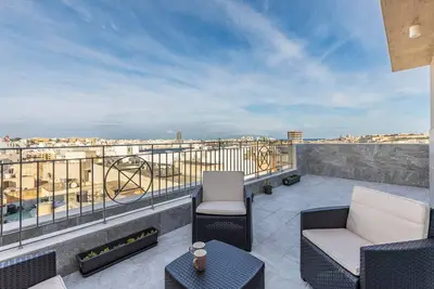 Image de Terrace View -  A Charming Two Bedrooms  Air-Conditioned  Penthouse