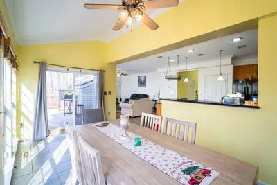 Image de Peace home for rent. Basement not included.