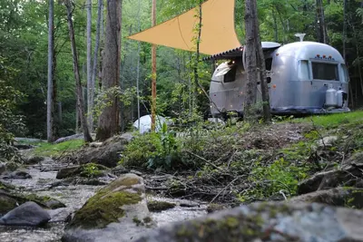Image de Creekside Airstream Retreat in the Smokies