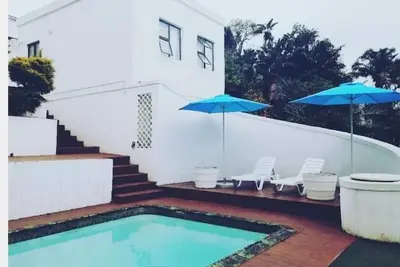 Image de 81 Manor drive cottage Pool room