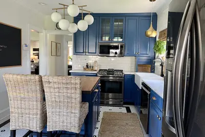 Image de Edgewater Cle / 3 bed 3. 5 bath Century home near lake. Large private yard!