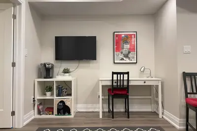 Image de Designer-renovated 1 bedroom in Roncesvalles Village