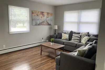 Image de Convenient 2bd Apt Close To Rivian & Isu!