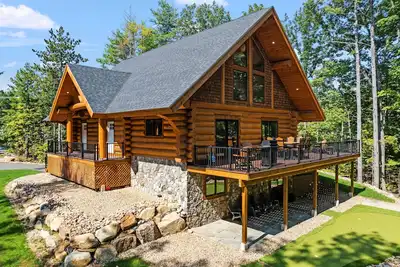 Image de Luxury Log Cabin w/arcade game room, close to Storyland & hiking
