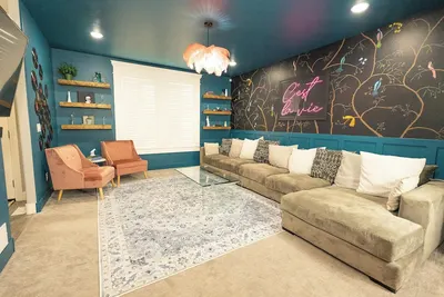 Image de Unique & Spacious Home • Great Location • Hot Tub 🔥• Sleeps 14• Family Friendly