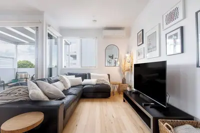 Image de Laidback Lygon A Two Storey Inner City Oasis