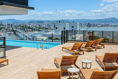 Studios Tower - Building near the postcard with swimming pool in the center of Floripa