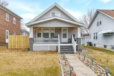 Image de Adorable 2br Bungalow | John Deere | Vibrant Arena