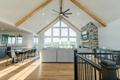 Image de - Brand New to Vrbo - Norris Lake Home~Breathtaking Views~Lake Access~Deerfield