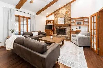 Image de Grovesnor Place • 3128 sqft • Screened Porch•by Iu