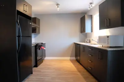 Image de well located near downtown. close to subway, restaurent and grocery. \n