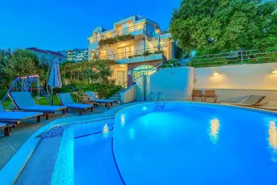 Image de Villa Nugal - Villa familiale de 5 chambres avec piscine chauffée à Makarska