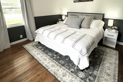 Image de Rogers Place-Historic-Great Yard-close to Iu