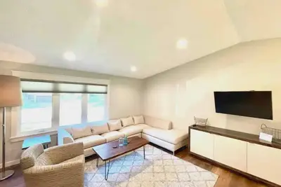 Image de Wilton Place-Hot Tub-Great Location-Screened Porch