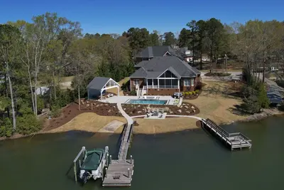 Image de Luxury Lake Escape w/ Pool, Hot Tub, & more!