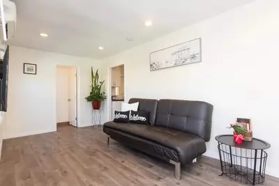 Image de Cozy House with Self Check-in and Free Gated Parking Near Downtown Los Angeles