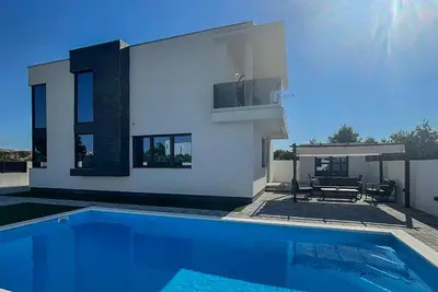 Image de Maison confortable à Vodice avec sauna