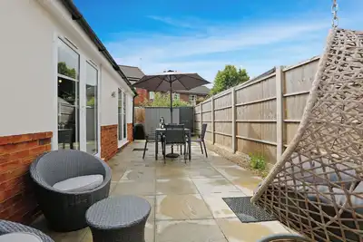 Image de Cosy bungalow on the edge of the New Forest and 5 minute drive to Sandy beach.