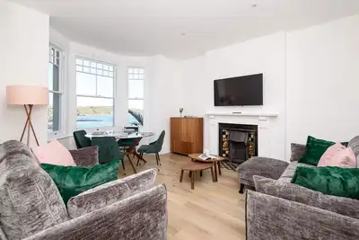Beautiful modern apartment with fabulous sea views.